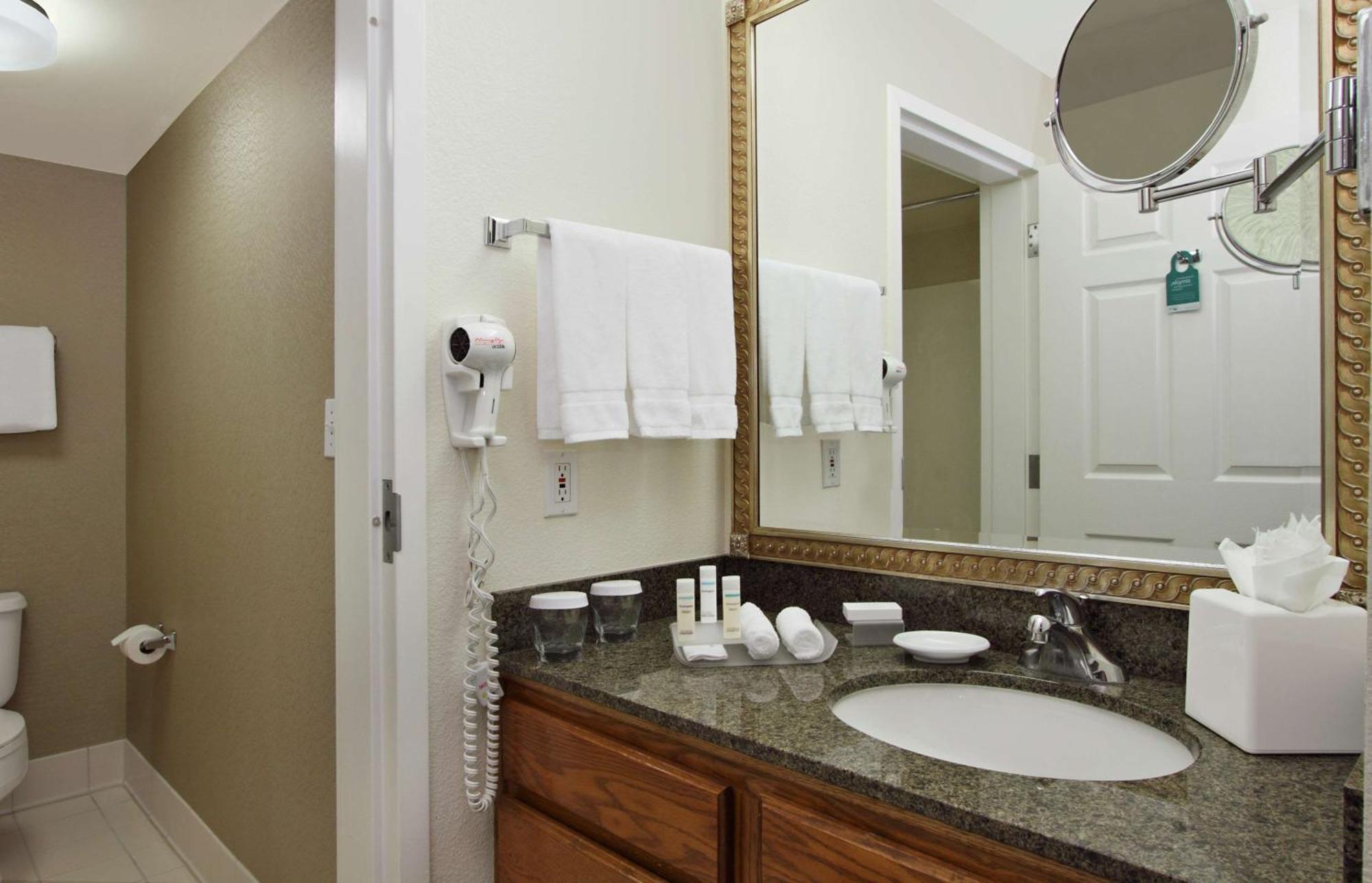 One-Bedroom Queen Suite - Non-Smoking