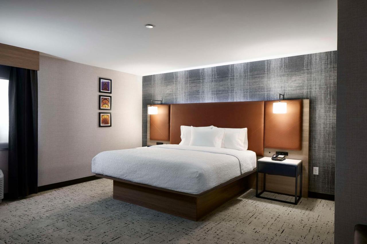 One-Bedroom King Suite
