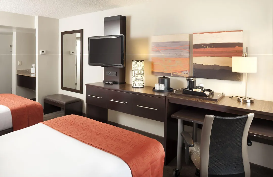 Hampton Inn Newark Airport-1